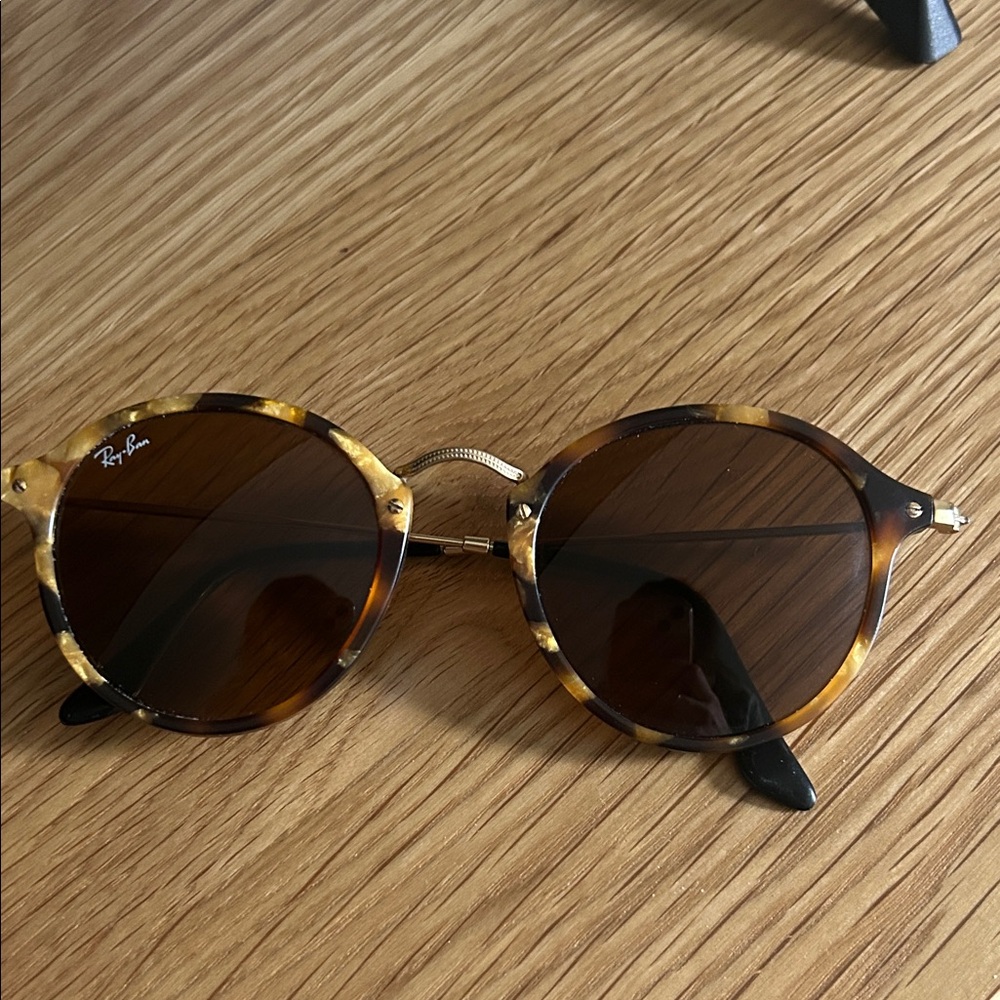 Ray-Ban Tortoise Shell Round Sunglasses